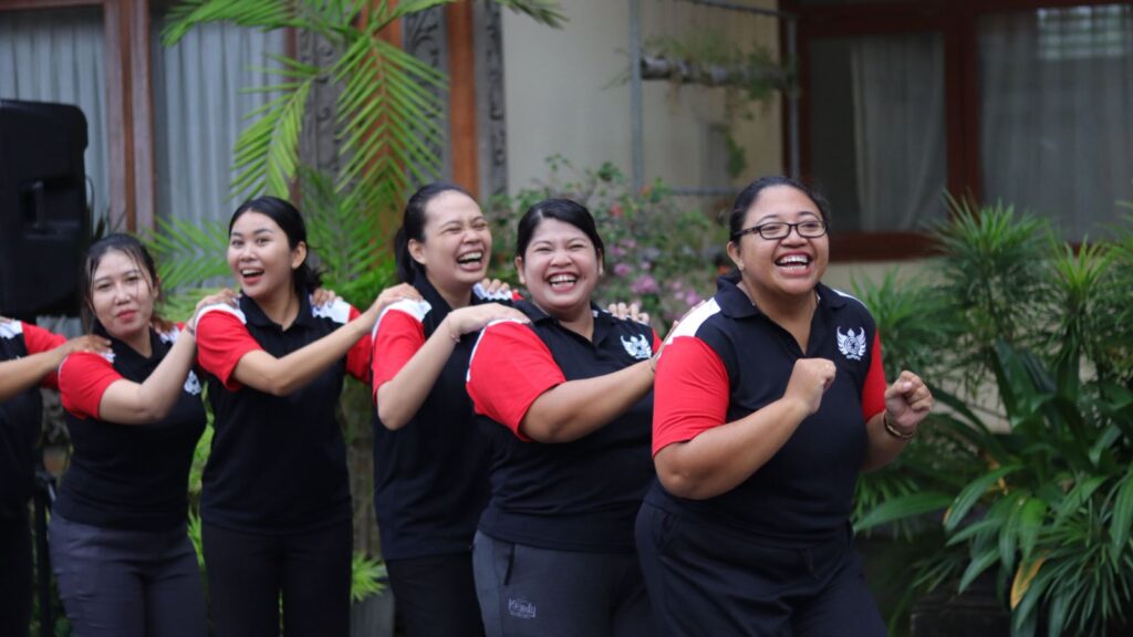 Semarak “Jumat Sehat” di Perumda THB: Senam Yamaha dan Pameran Motor Ramaikan Halaman Kantor