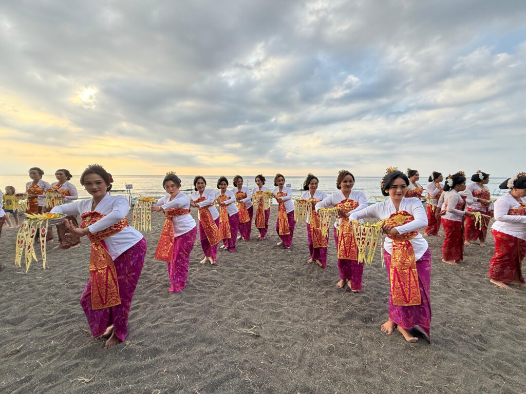 Dukung Pelestarian Budaya, Perumda THB Ambil Bagian Dalam Tari Panyembrama Massal