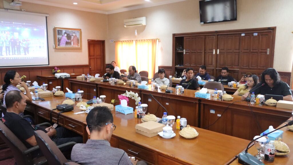 Jumpa Pers Perumda THB: Sampaikan Capaian Kinerja, Kenaikan Abonemen, Pembentukan Forum Pelanggan, dan Inisiatif Air Siap Minum di RTH Singaraja