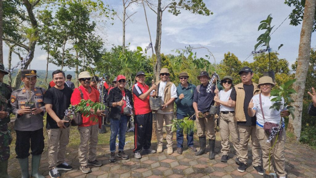Perumda THB Tegaskan Komitmen Pelestarian Hutan Desa, Komisi III DPRD Provinsi Bali Lakukan Aksi Donasi Spontan.