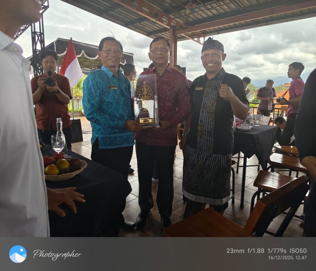 Direktur Utama Terima Penghargaan KJB Award 2025 Pada Diskusi Akhir Tahun KJB