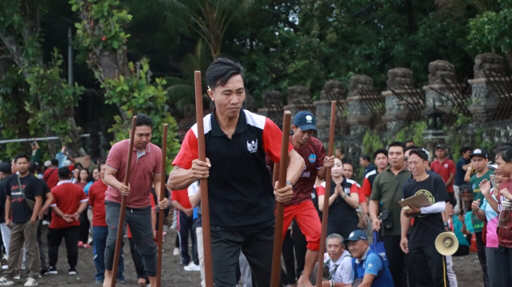 Perumda THB Raih Juara 1 Lomba Egrang dalam Peringatan HUT Kota Singaraja ke-421