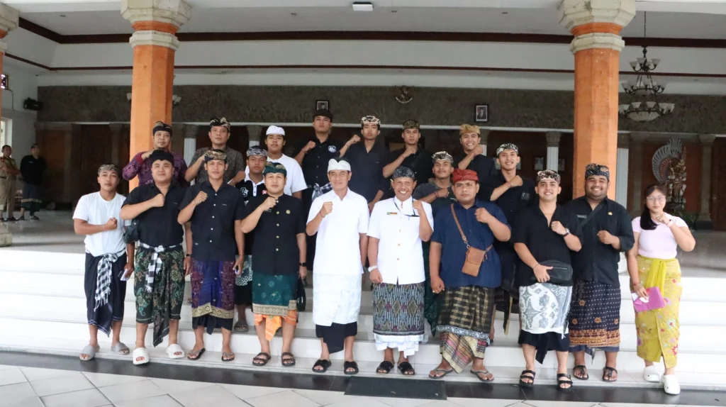 Sambut Hari Raya Nyepi Caka 1948, Perumdam Tirta Hita Buleleng Salurkan Dana CSR untuk 11 STT