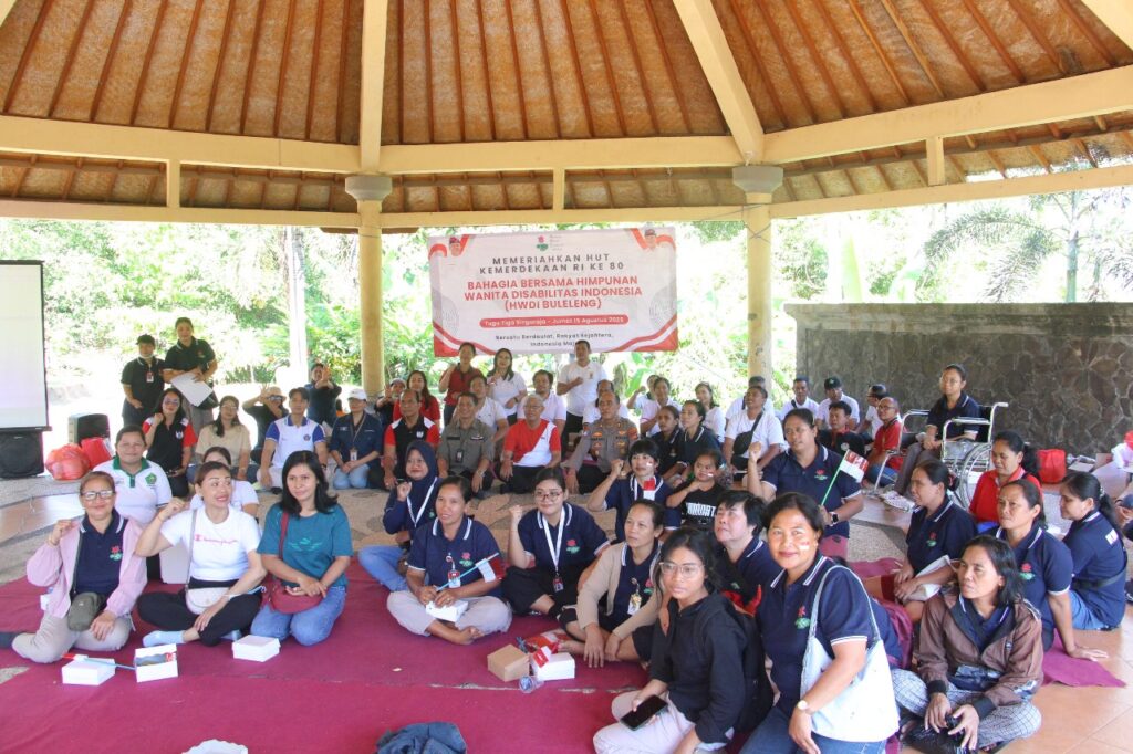Dalam Rangka HUT RI ke-80, Perumda THB Serahkan Bantuan untuk HWDI