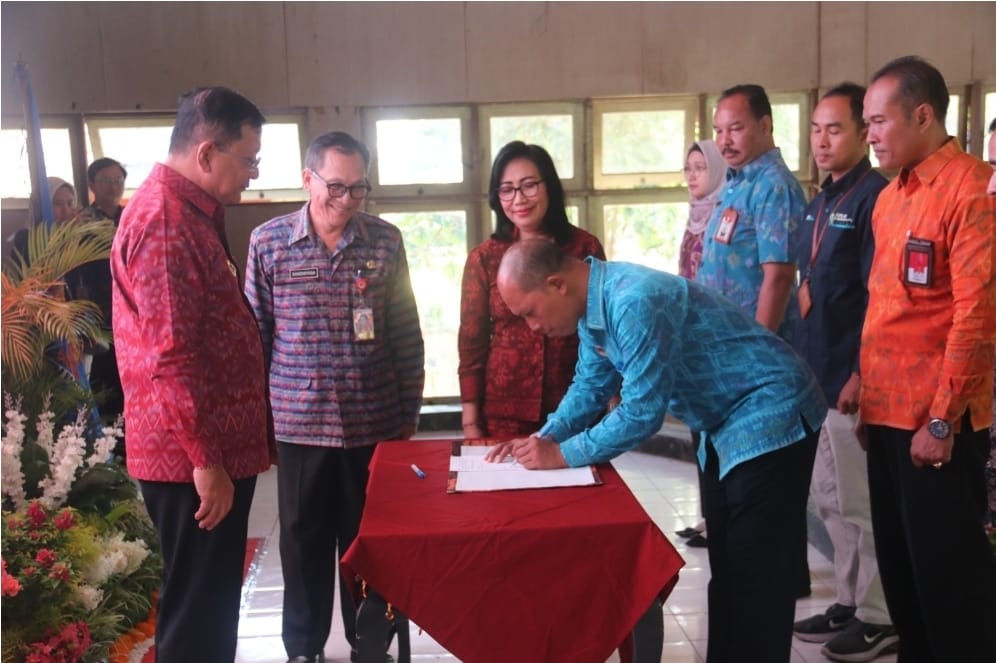 Bupati Buleleng Resmi Tunjuk I Made lestariana Sebagai Ketua Forum TJSL