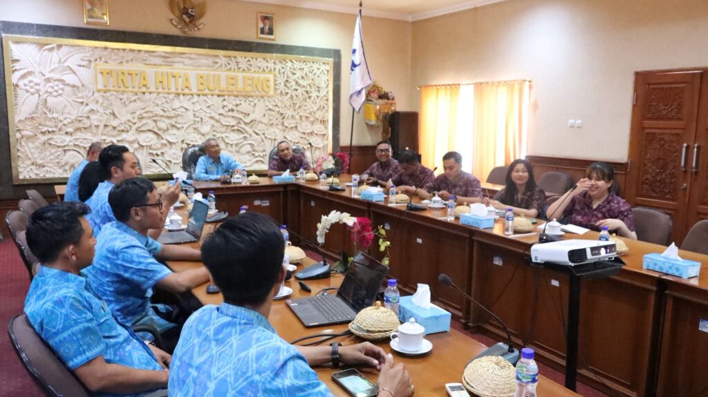 Perkuat Sinergi Antar Daerah, Perumda THB Sambut Kunjungan Studi Banding Perumda Tirta Sanjiwani Gianyar.
