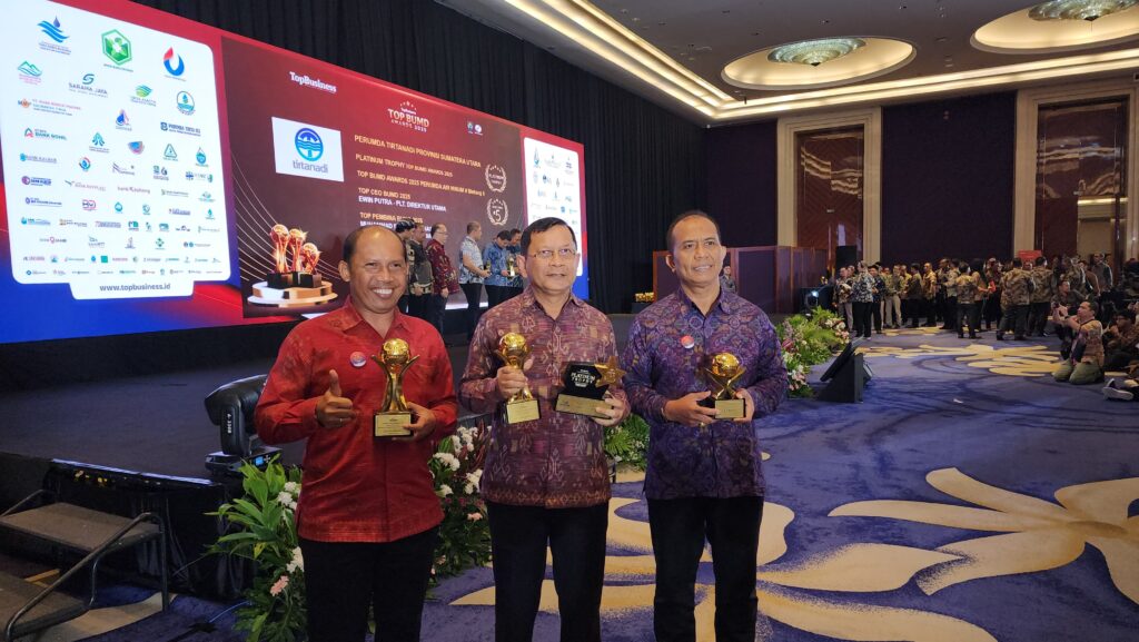 Perumda THB Raih Platinum Trophy dalam Acara Puncak TOP BUMD Awards 2025